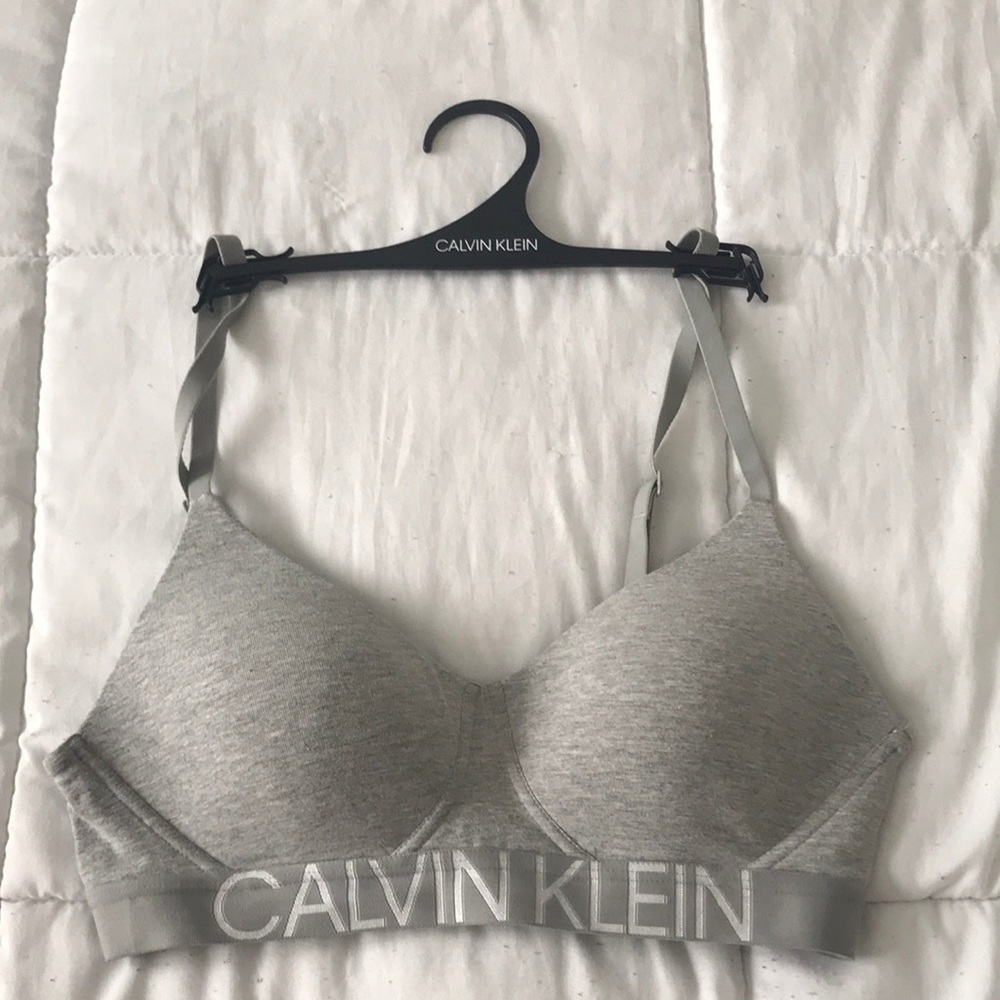 Size Medium Calvin Klein Lightly Lined Bralette